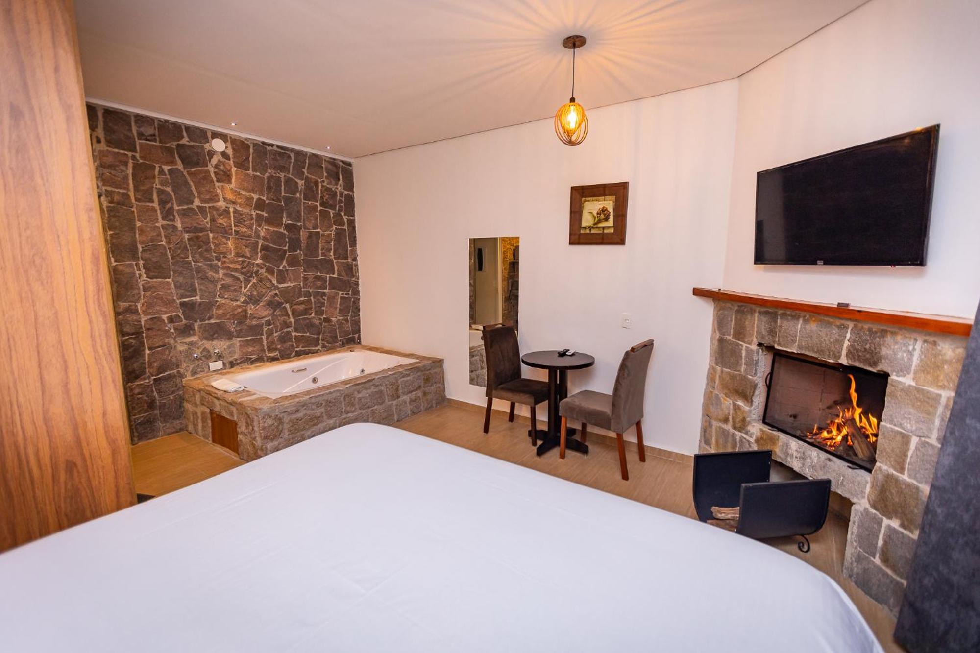 Suites E Chales Com Hidro Lareira E Ar Condicionado Villa Hegus Кампус-ду-Жордан Екстер'єр фото